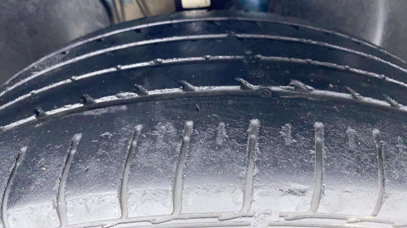 2014 Skoda Octavia ELEGANCE 2.0 TDI CR AT, Diesel, Automatic, 73,594 km, Right Front Tyre Tread