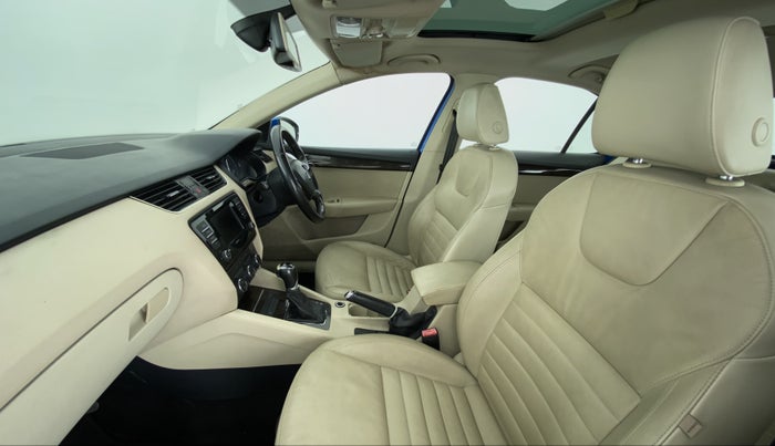 2014 Skoda Octavia ELEGANCE 2.0 TDI CR AT, Diesel, Automatic, 73,594 km, Right Side Front Door Cabin