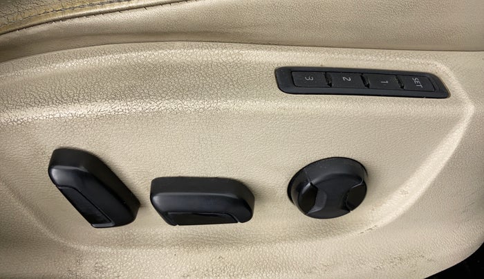 2014 Skoda Octavia ELEGANCE 2.0 TDI CR AT, Diesel, Automatic, 73,594 km, Driver Side Adjustment Panel