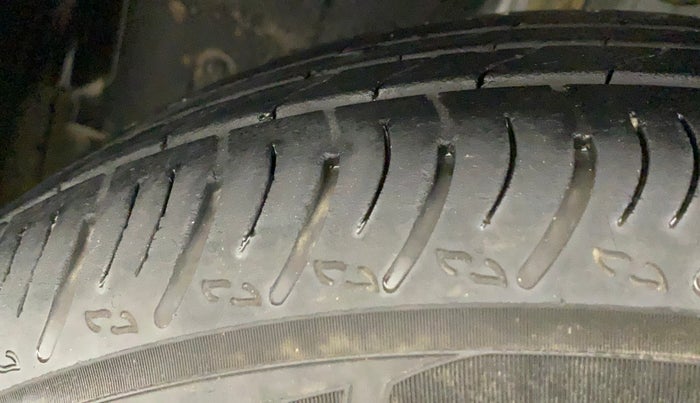 2023 Nissan MAGNITE XE, Petrol, Manual, 15,367 km, Left Front Tyre Tread