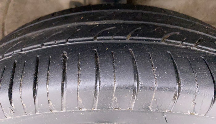 2016 Maruti Wagon R 1.0 VXI, Petrol, Manual, 50,673 km, Right Front Tyre Tread