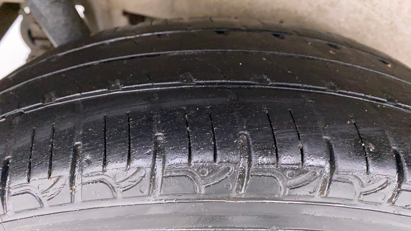 2016 Maruti Wagon R 1.0 VXI, Petrol, Manual, 50,673 km, Right Rear Tyre Tread