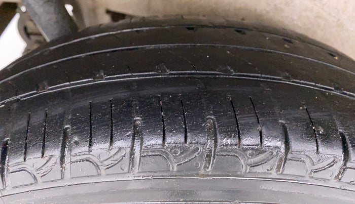 2016 Maruti Wagon R 1.0 VXI, Petrol, Manual, 50,673 km, Right Rear Tyre Tread
