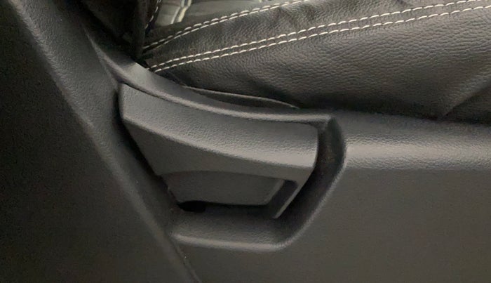 2023 Mahindra XUV300 W6 1.5 DIESEL AMT, Diesel, Automatic, 66,030 km, Driver Side Adjustment Panel