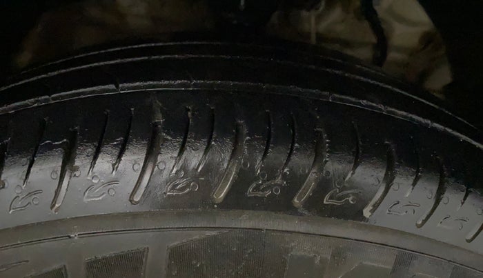 2023 Mahindra XUV300 W6 1.5 DIESEL AMT, Diesel, Automatic, 66,030 km, Right Front Tyre Tread