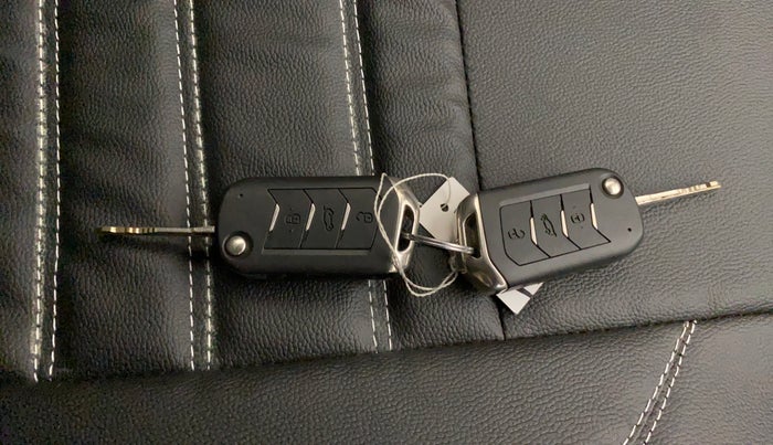 2023 Mahindra XUV300 W6 1.5 DIESEL AMT, Diesel, Automatic, 66,030 km, Key Close Up