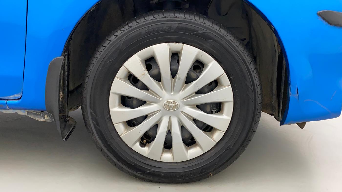 2013 Toyota Etios Liva GD SP, Diesel, Manual, 35,155 km, Right Front Wheel