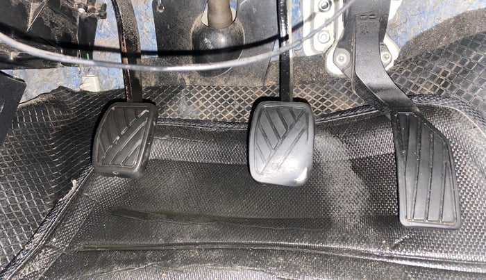 2013 Maruti Swift VXI, Petrol, Manual, 99,088 km, Pedals