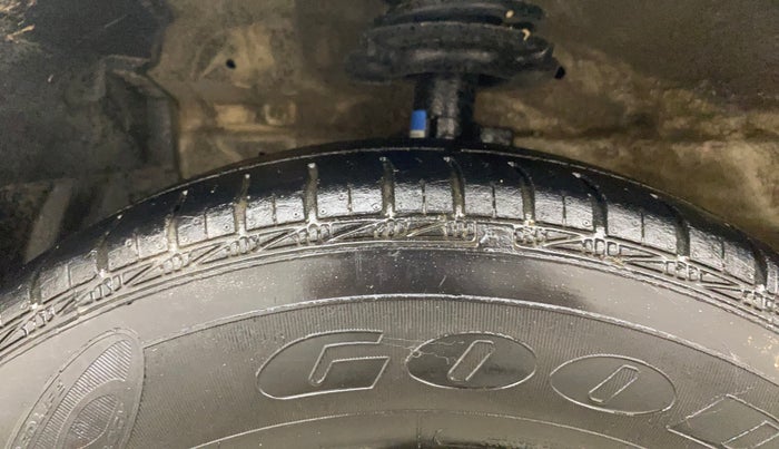2013 Maruti Swift VXI, Petrol, Manual, 99,088 km, Left Front Tyre Tread