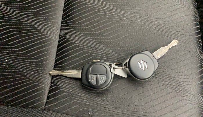 2013 Maruti Swift VXI, Petrol, Manual, 99,088 km, Key Close Up