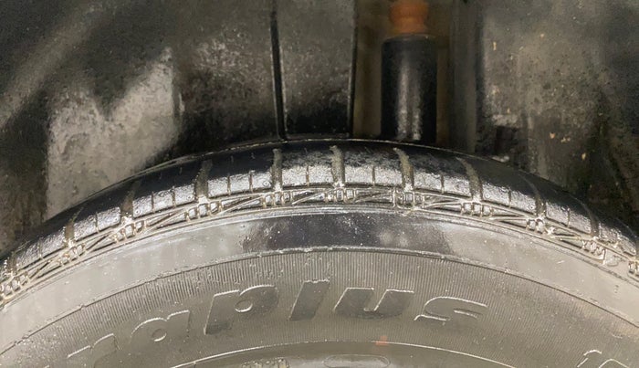 2013 Maruti Swift VXI, Petrol, Manual, 99,088 km, Left Rear Tyre Tread