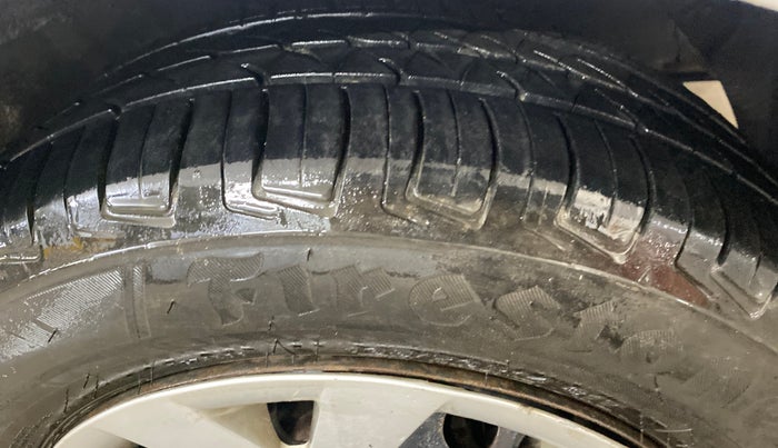 2016 Hyundai Grand i10 SPORTZ 1.2 KAPPA VTVT, CNG, Manual, 83,573 km, Right Front Tyre Tread