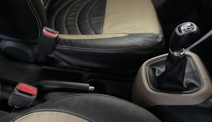 2016 Hyundai Grand i10 SPORTZ 1.2 KAPPA VTVT, CNG, Manual, 83,573 km, Gear Lever