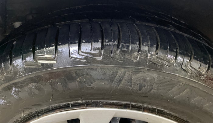 2016 Hyundai Grand i10 SPORTZ 1.2 KAPPA VTVT, CNG, Manual, 83,573 km, Right Rear Tyre Tread