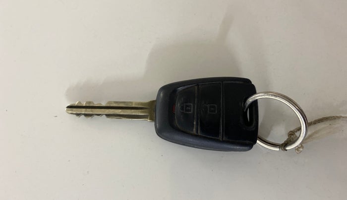 2016 Hyundai Grand i10 SPORTZ 1.2 KAPPA VTVT, CNG, Manual, 83,573 km, Key Close Up