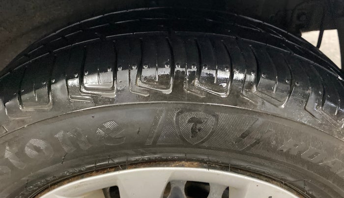 2016 Hyundai Grand i10 SPORTZ 1.2 KAPPA VTVT, CNG, Manual, 83,573 km, Left Rear Tyre Tread