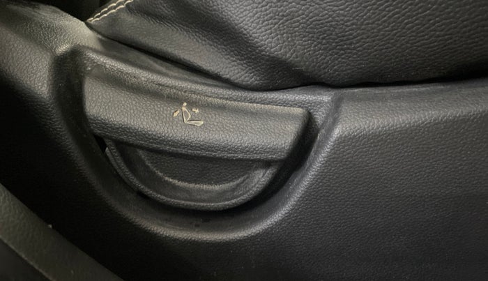 2016 Hyundai Grand i10 SPORTZ 1.2 KAPPA VTVT, CNG, Manual, 83,573 km, Driver Side Adjustment Panel