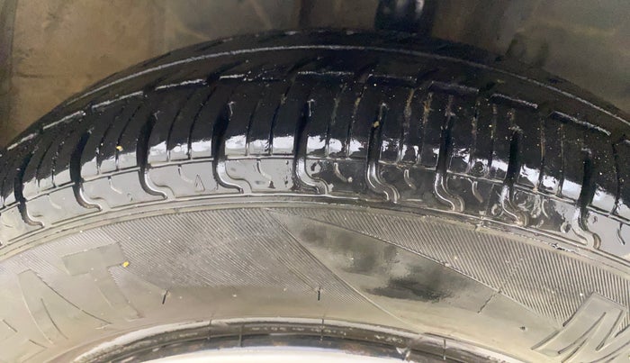 2017 Datsun Redi Go T (O), Petrol, Manual, 65,268 km, Right Front Tyre Tread