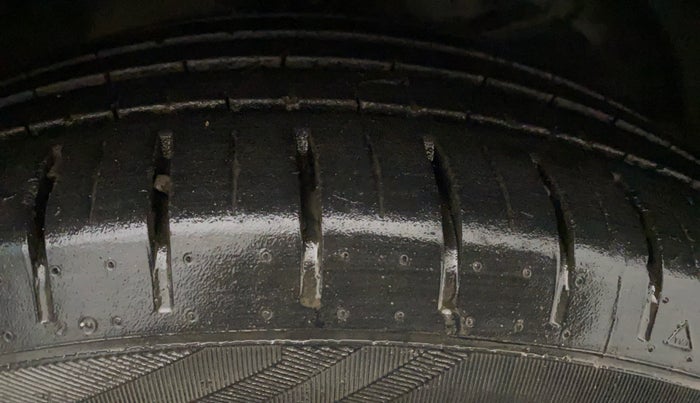 2019 Maruti Baleno ALPHA CVT PETROL 1.2, Petrol, Automatic, 30,915 km, Right Front Tyre Tread