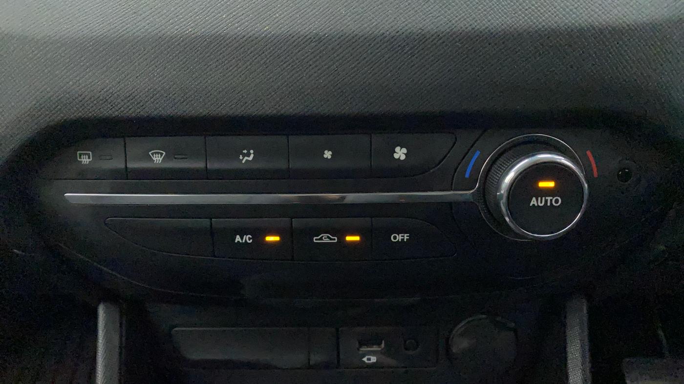 2021 Tata PUNCH CREATIVE AMT 1.2 RTN DUAL TONE, Petrol, Automatic, 14,582 km, Automatic Climate Control