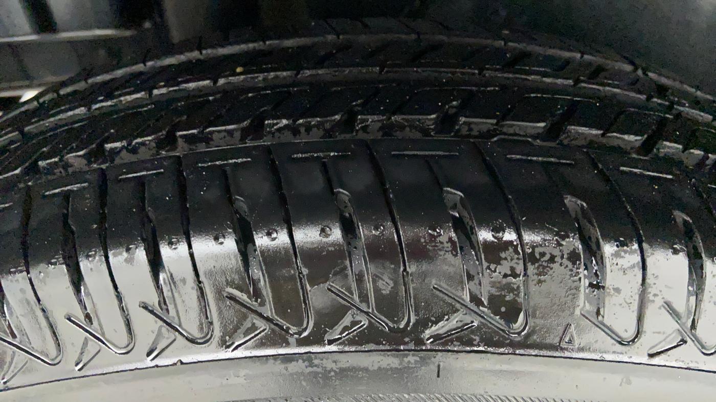 2017 Maruti Swift LXI D, Petrol, Manual, 33,174 km, Right Rear Tyre Tread