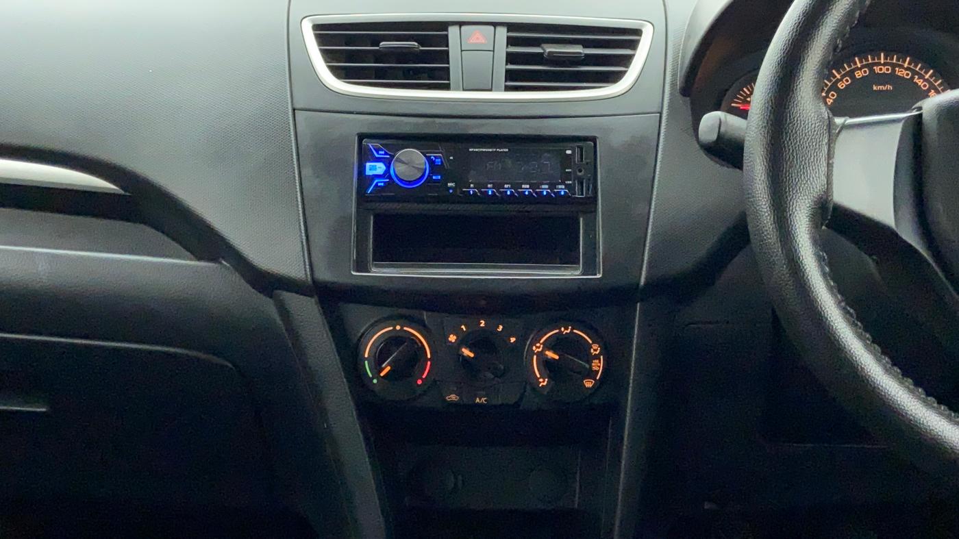 2017 Maruti Swift LXI D, Petrol, Manual, 33,174 km, Air Conditioner