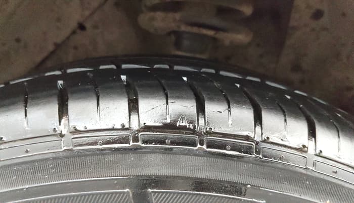 2018 Maruti Vitara Brezza VDI (O), Diesel, Manual, 61,889 km, Left Front Tyre Tread