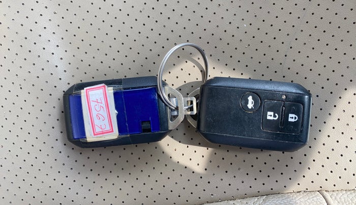 2019 Maruti Dzire ZXI AMT, Petrol, Automatic, 43,752 km, Key Close Up