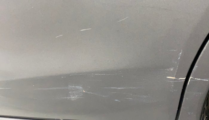 2016 Maruti Ertiga VXI, Petrol, Manual, 75,759 km, Rear left door - Minor scratches