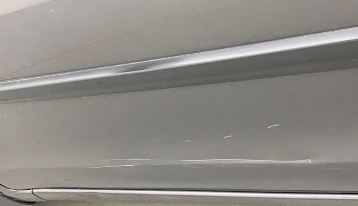 2016 Maruti Ertiga VXI, Petrol, Manual, 75,759 km, Front passenger door - Slightly dented