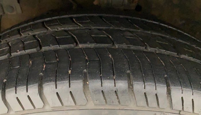 2016 Maruti Ertiga VXI, Petrol, Manual, 75,759 km, Left Front Tyre Tread