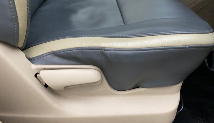 2016 Maruti Ertiga VXI, Petrol, Manual, 75,759 km, Driver seat - Seat adjuster makes minor noise