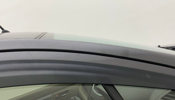 2016 Maruti Ertiga VXI, Petrol, Manual, 75,759 km, Right A pillar - Paint is slightly faded