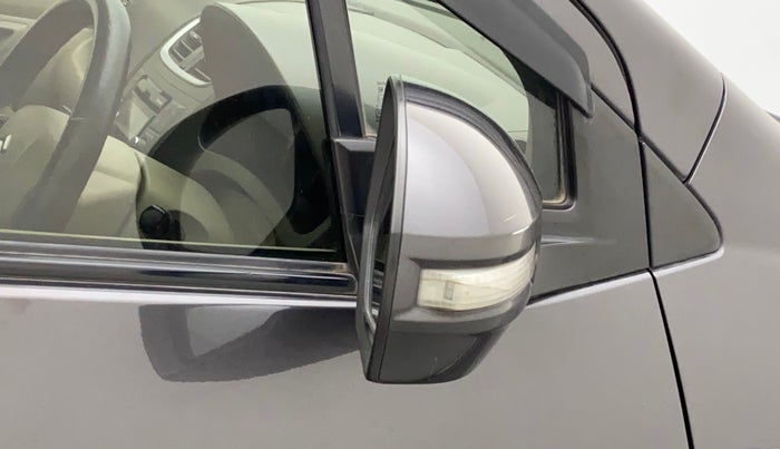 2016 Maruti Ertiga VXI, Petrol, Manual, 75,759 km, Right rear-view mirror - Indicator light has minor damage