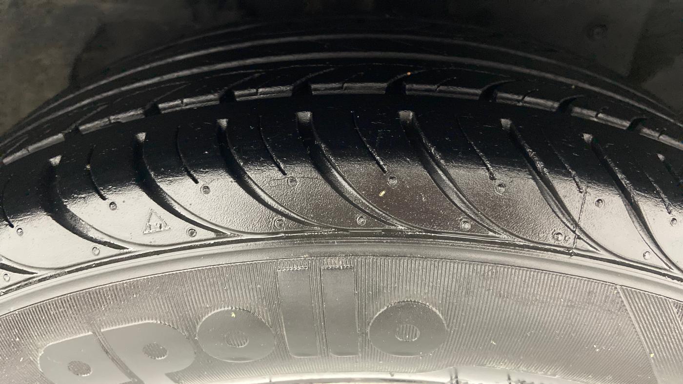 2018 Ford Figo Aspire 1.2 TITANIUM PETROL, Petrol, Manual, 20,556 km, Right Front Tyre Tread