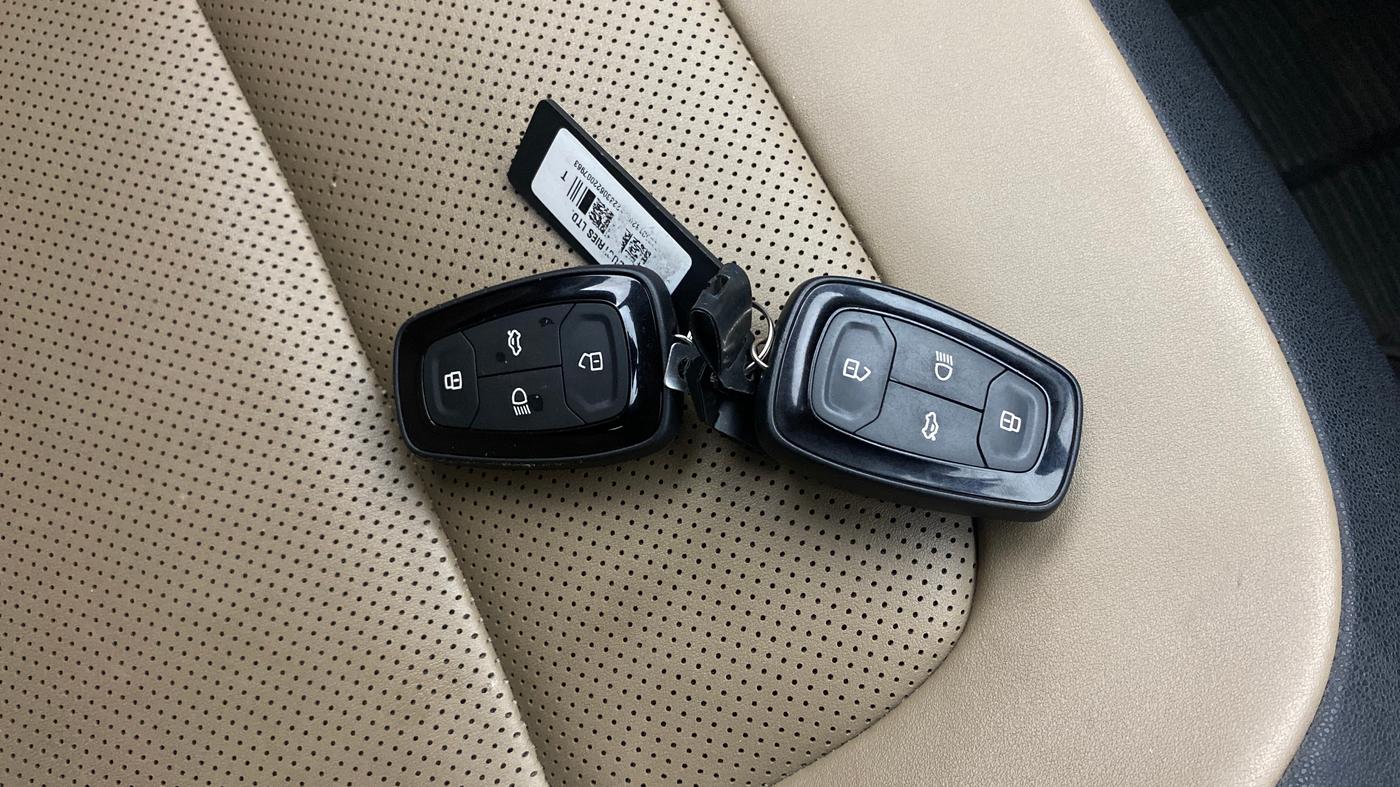 2022 Tata Safari XZ PLUS 6S KAZIRANGA, Diesel, Manual, 97,985 km, Key Close Up