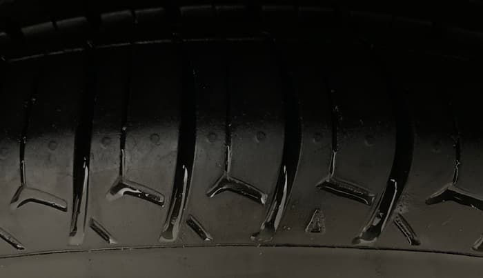 2020 Hyundai AURA SX PLUS 1.2 AMT, Petrol, Automatic, 64,017 km, Right Rear Tyre Tread