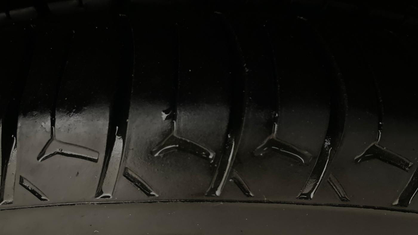 2020 Hyundai AURA SX PLUS 1.2 AMT, Petrol, Automatic, 64,017 km, Right Front Tyre Tread