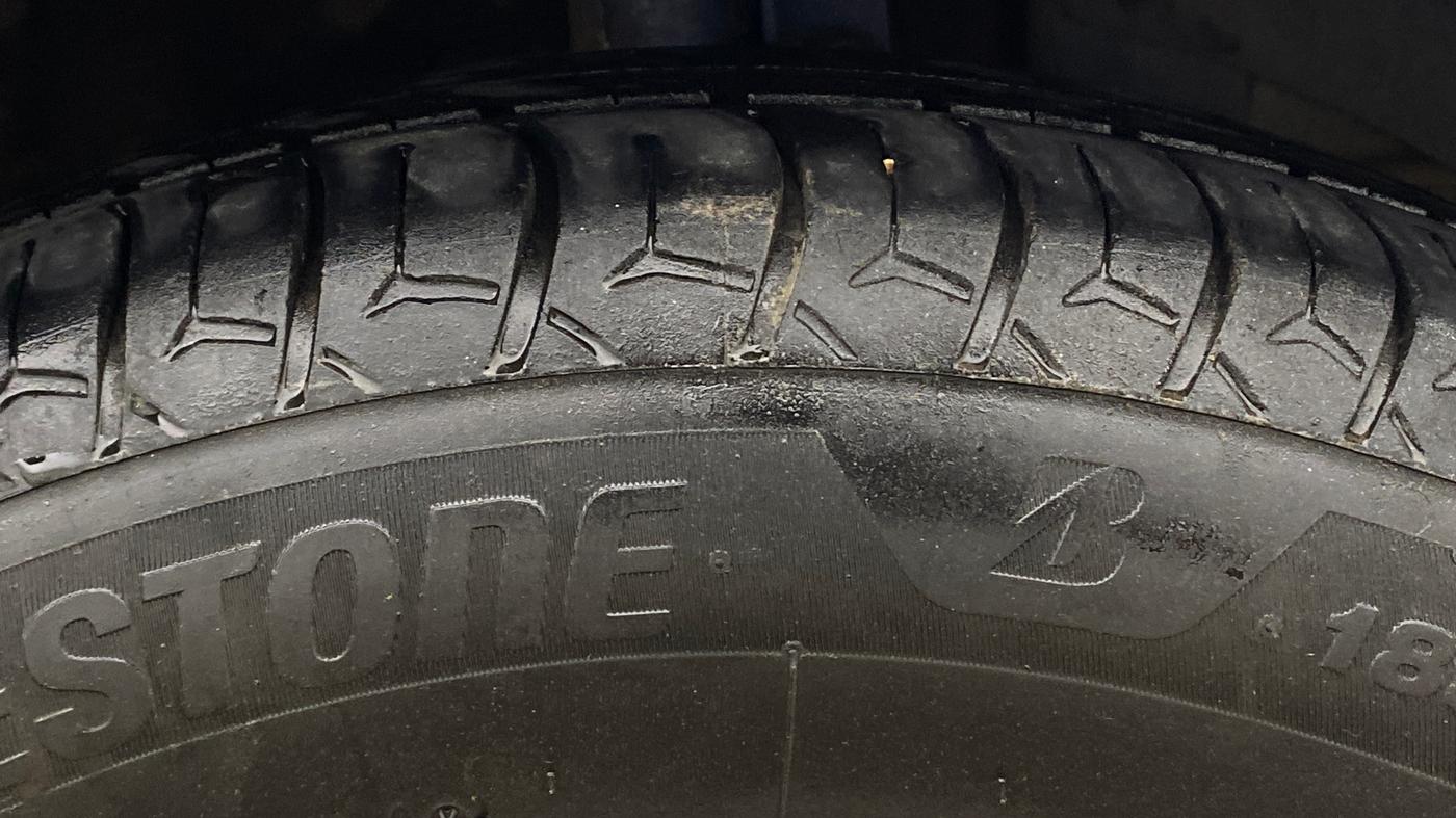 2022 Maruti Dzire ZXI AMT, Petrol, Automatic, 1,10,380 km, Right Front Tyre Tread