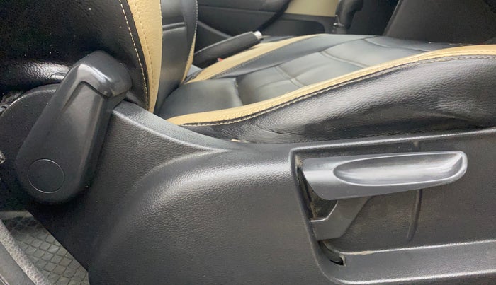 2017 Skoda Rapid AMBITION 1.6 MPI AT, Petrol, Automatic, 73,569 km, Driver Side Adjustment Panel