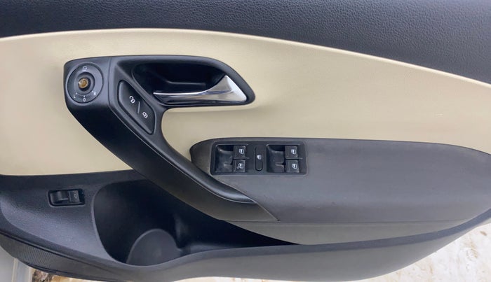 2017 Skoda Rapid AMBITION 1.6 MPI AT, Petrol, Automatic, 73,569 km, Driver Side Door Panels Control