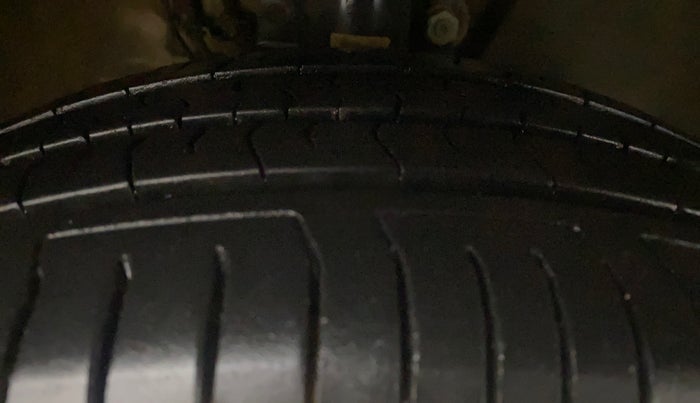 2017 Skoda Rapid AMBITION 1.6 MPI AT, Petrol, Automatic, 73,569 km, Right Front Tyre Tread