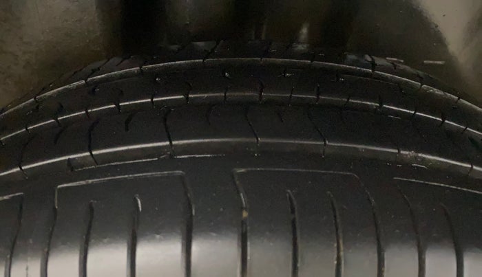 2017 Skoda Rapid AMBITION 1.6 MPI AT, Petrol, Automatic, 73,569 km, Right Rear Tyre Tread