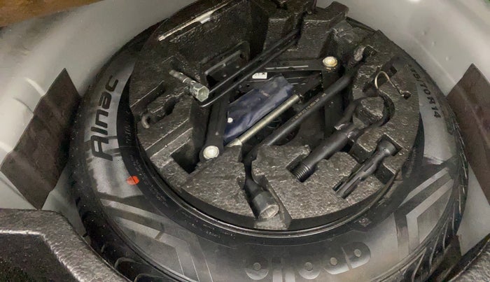 2017 Skoda Rapid AMBITION 1.6 MPI AT, Petrol, Automatic, 73,569 km, Spare Tyre