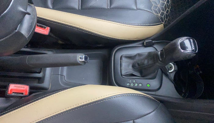 2017 Skoda Rapid AMBITION 1.6 MPI AT, Petrol, Automatic, 73,569 km, Gear Lever