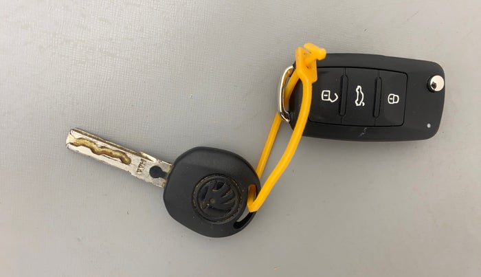 2017 Skoda Rapid AMBITION 1.6 MPI AT, Petrol, Automatic, 73,569 km, Key Close Up