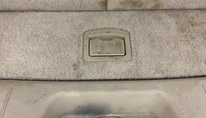 2016 Mahindra XUV500 W6 AT, Diesel, Automatic, 76,499 km, Boot Inside