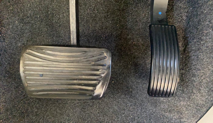 2016 Mahindra XUV500 W6 AT, Diesel, Automatic, 76,499 km, Pedals