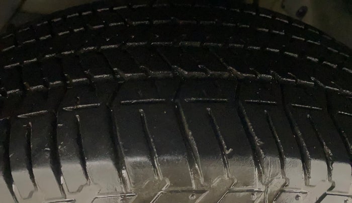 2016 Mahindra XUV500 W6 AT, Diesel, Automatic, 76,499 km, Left Front Tyre Tread