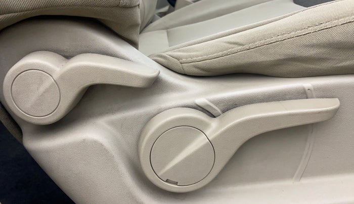 2016 Mahindra XUV500 W6 AT, Diesel, Automatic, 76,499 km, Driver Side Adjustment Panel